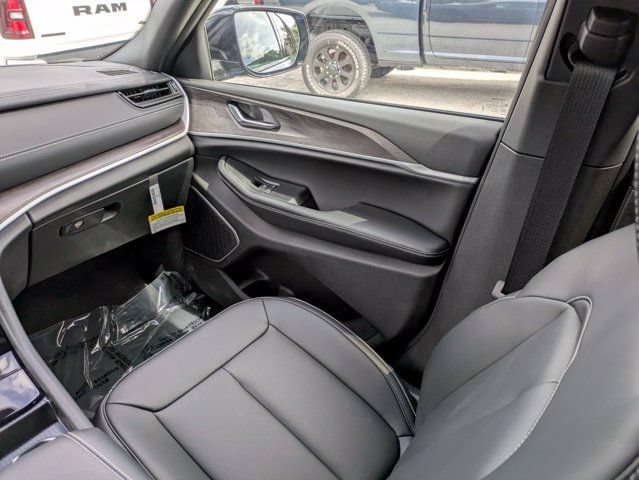 New 2026 Jeep Grand Cherokee Limited w/ Limited Altitude Package RWD image 18