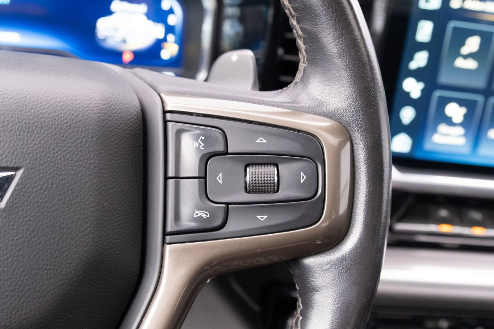 Used 2023 Chevrolet Silverado 1500 High Country w/ Technology Package image 7