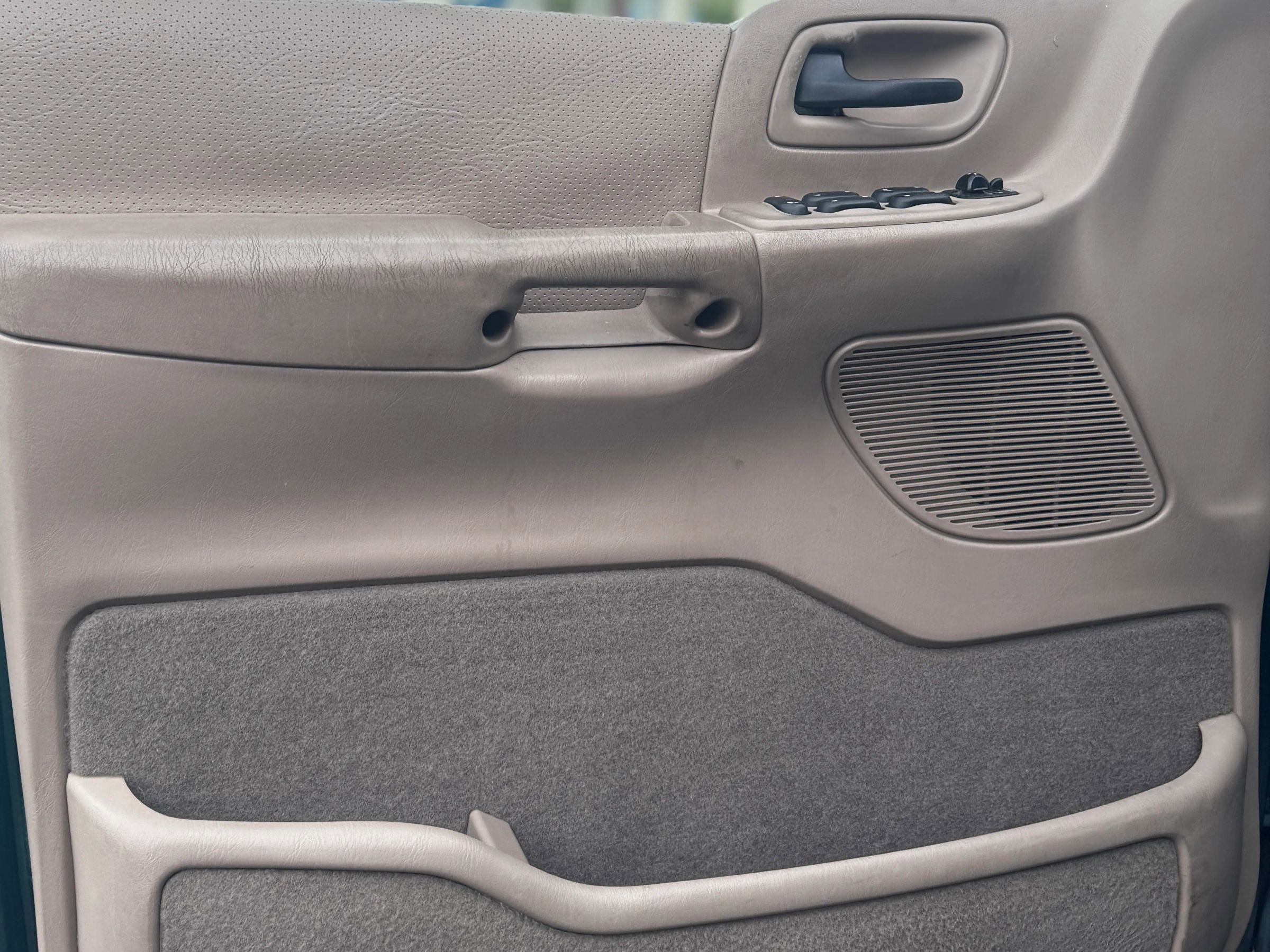Used 2002 Ford Windstar SE FWD image 19