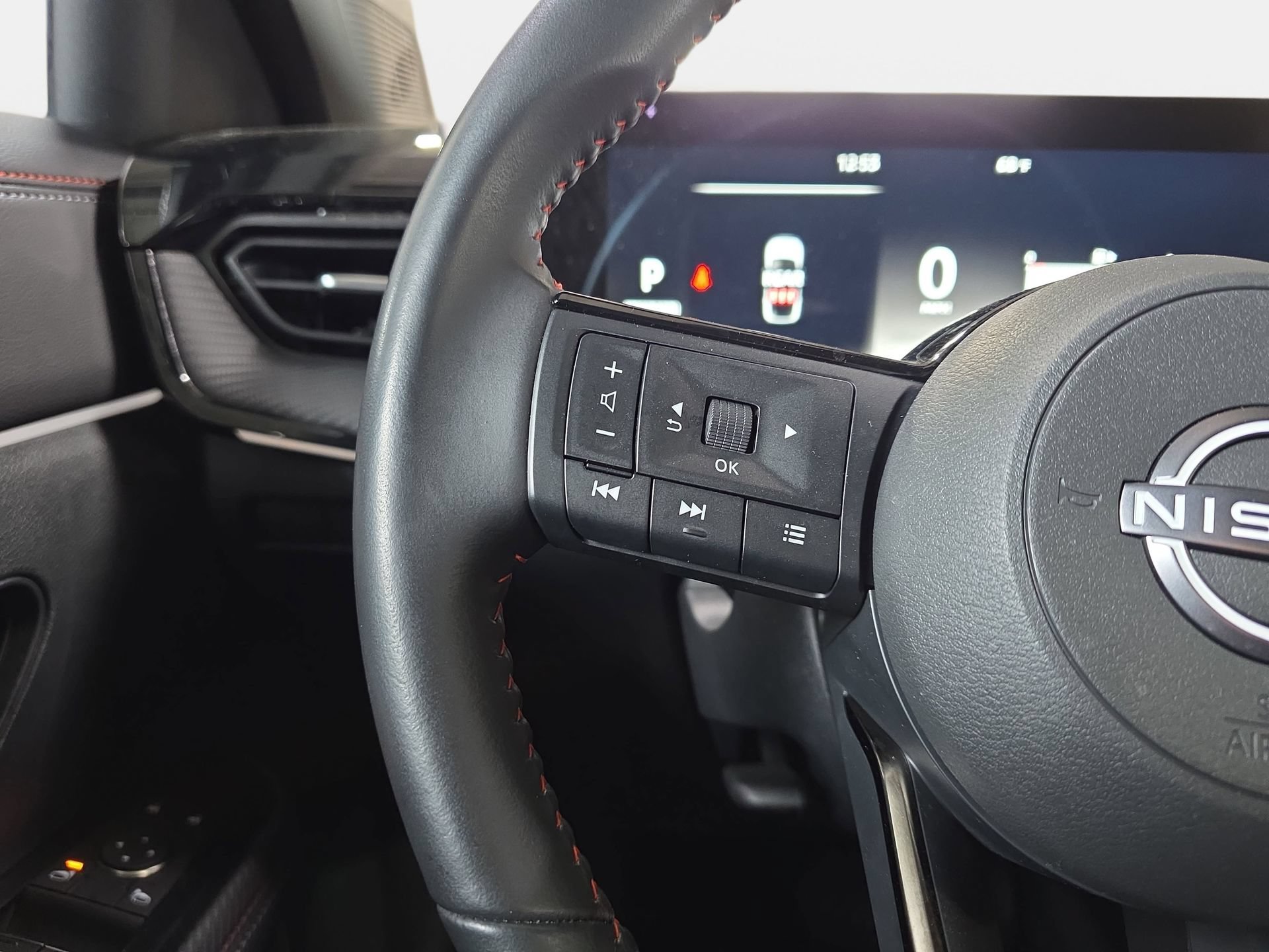 Used 2025 Nissan Kicks SR FWD image 16