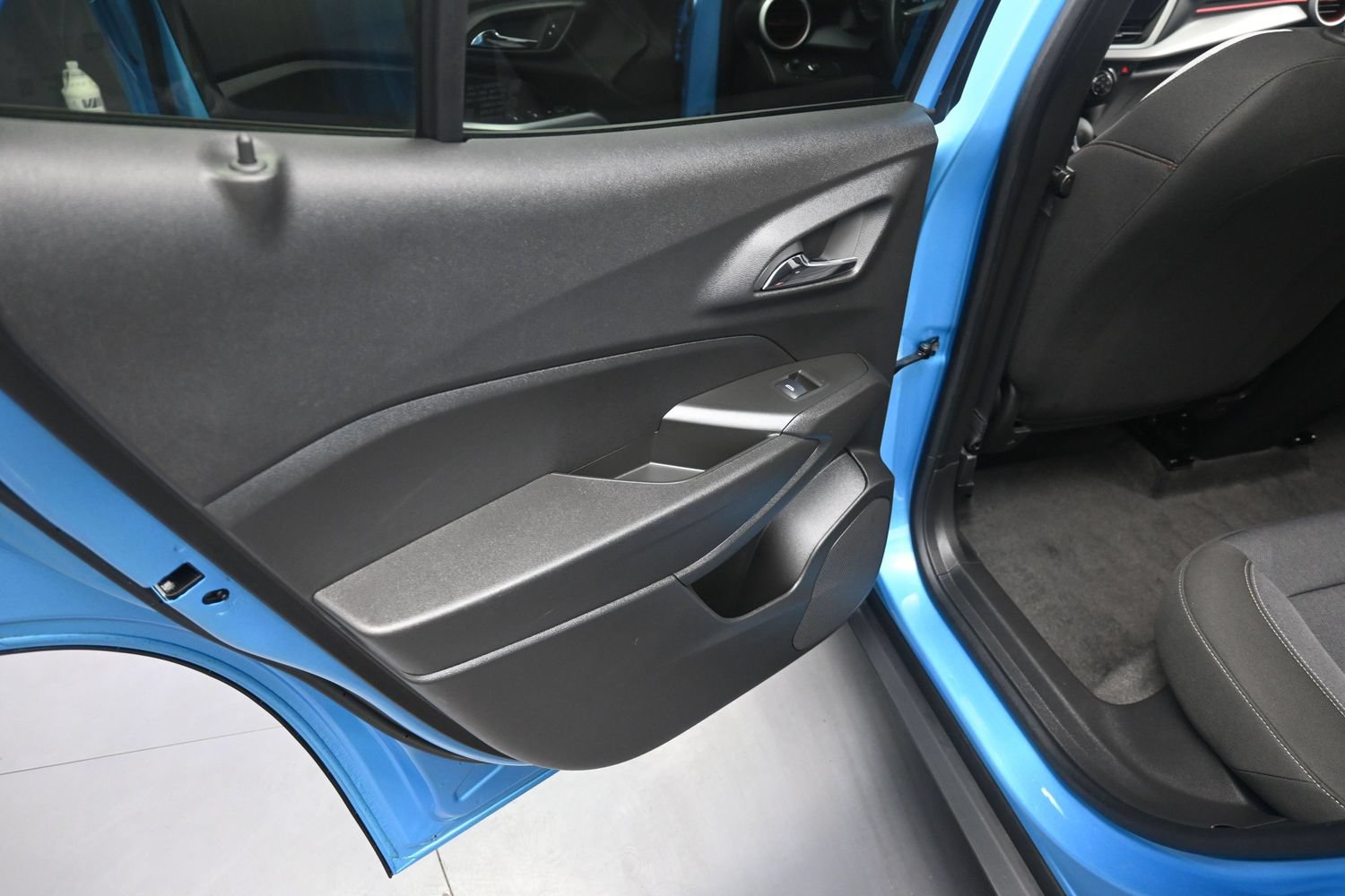 Used 2025 Chevrolet Trax RS w/ Sunroof Package FWD image 33
