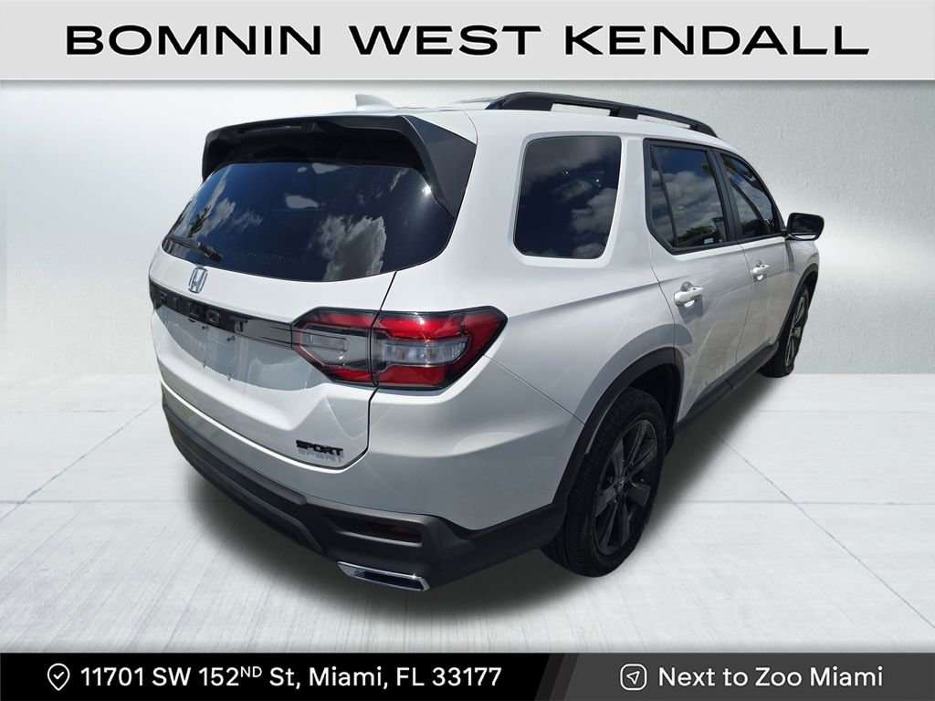 Used 2023 Honda Pilot Sport image 4