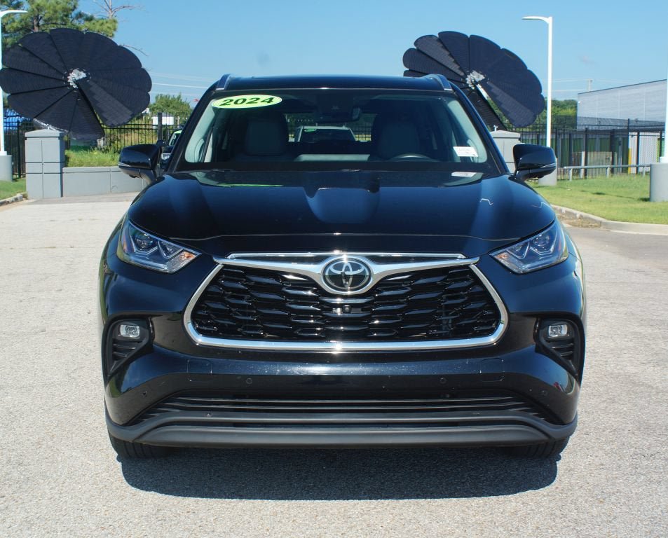 Used 2024 Toyota Highlander Limited FWD image 26