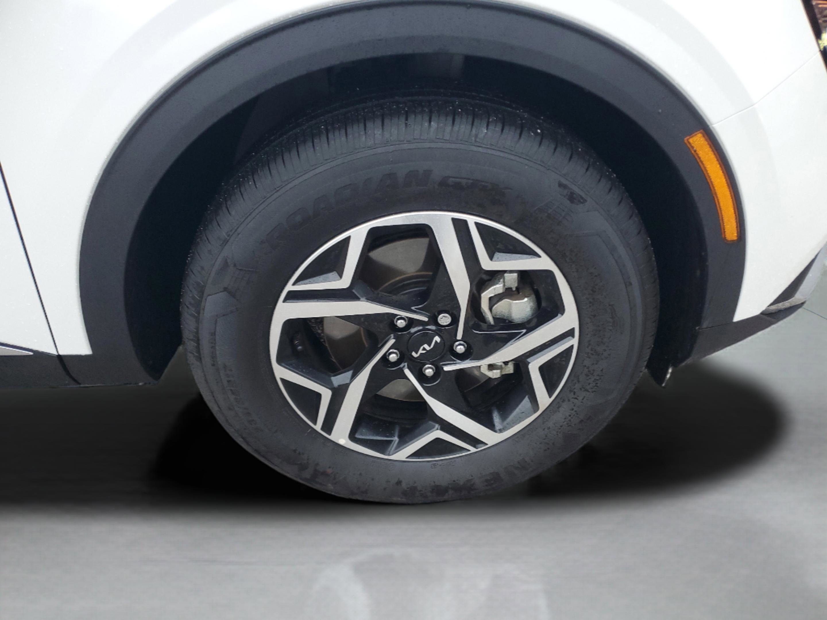 Certified 2025 Kia Sportage LX image 6