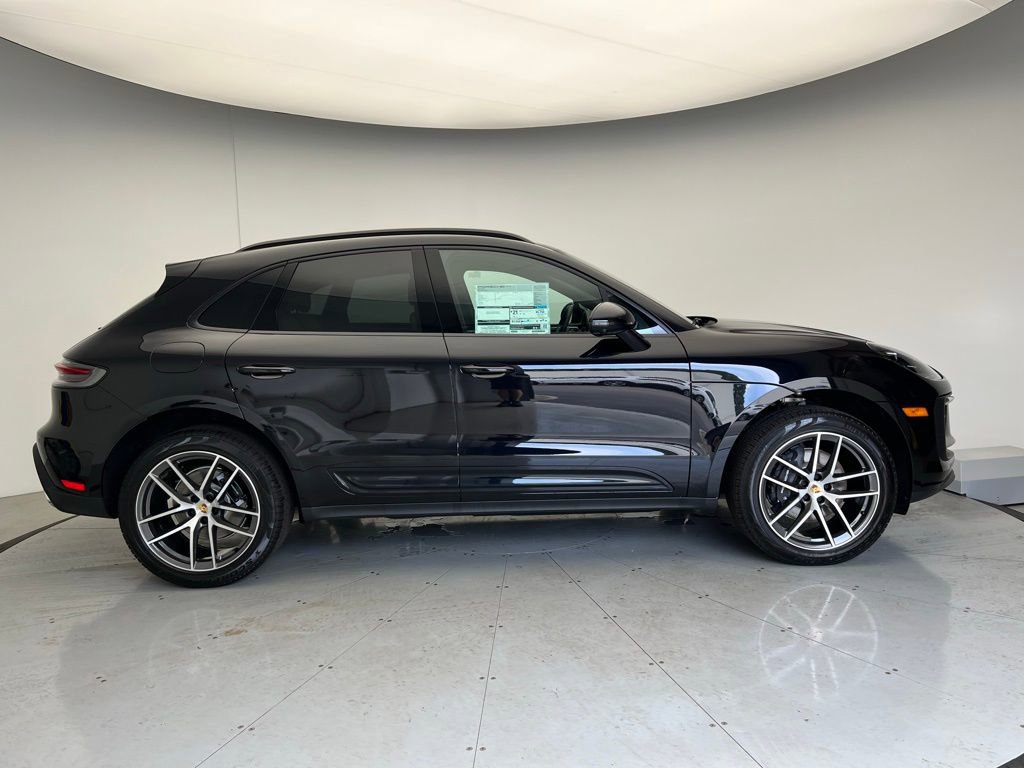 Certified 2025 Porsche Macan AWD/4WD image 23