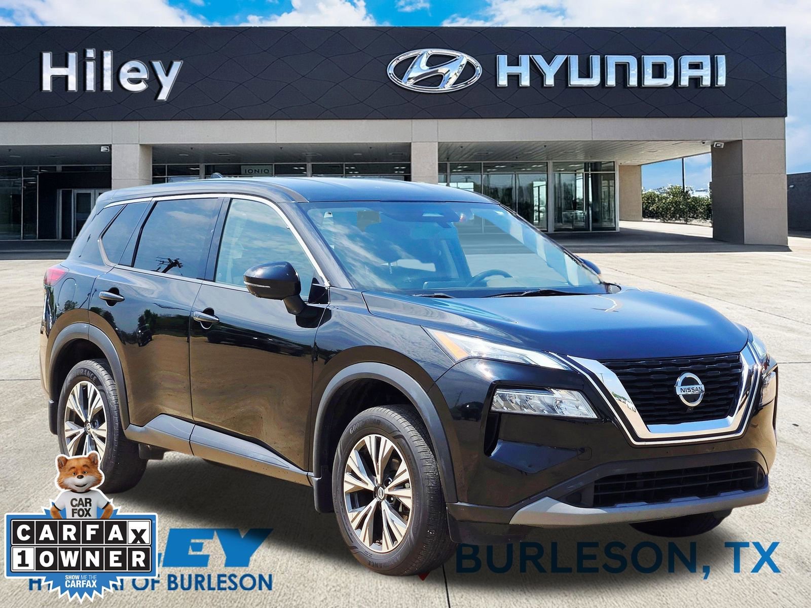 Used 2021 Nissan Rogue SV FWD image 2