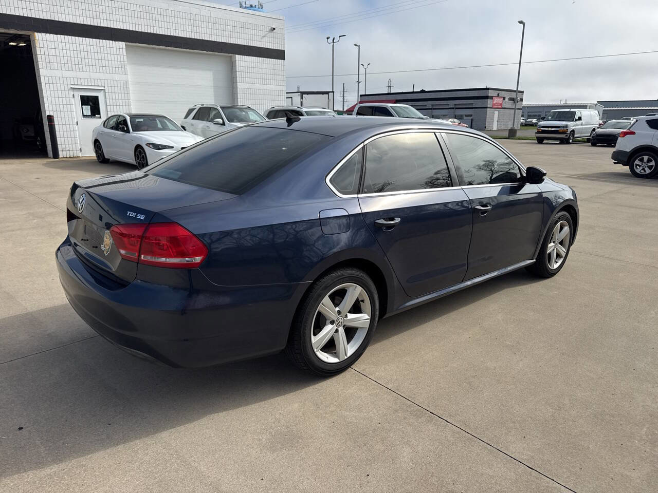 Used 2013 Volkswagen Passat TDI SE FWD image 5