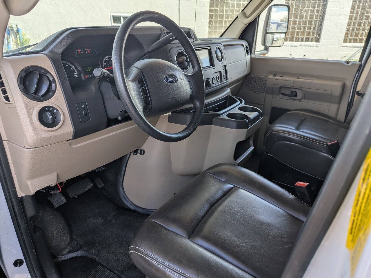 Used 2018 Ford E-450 and Econoline 450 Super Duty w/ Motorhome Prep Package RWD image 13