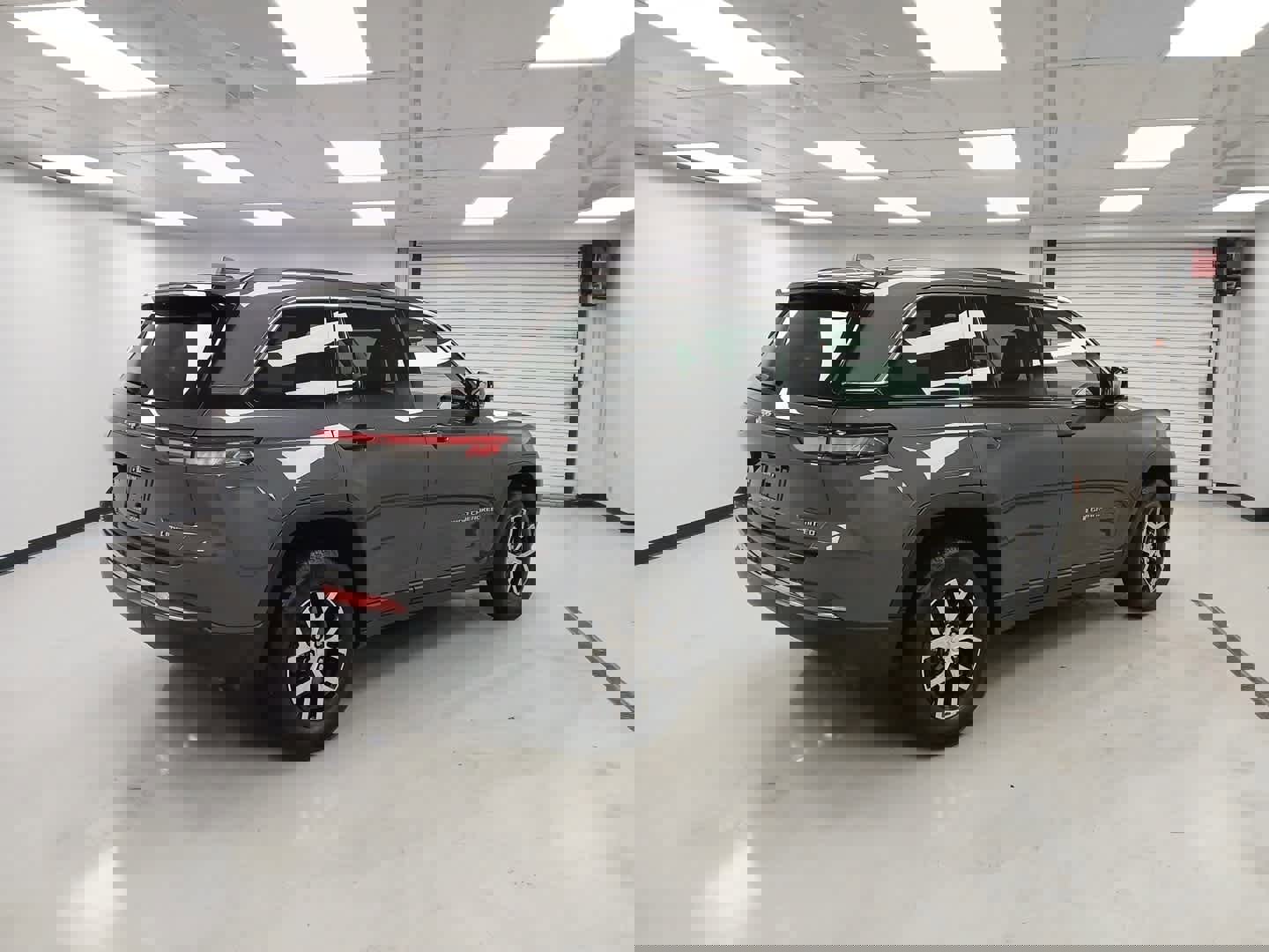 Used 2024 Jeep Grand Cherokee Limited image 5