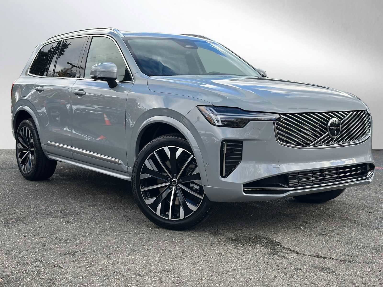 New 2026 Volvo XC90 T8 Plus image 1