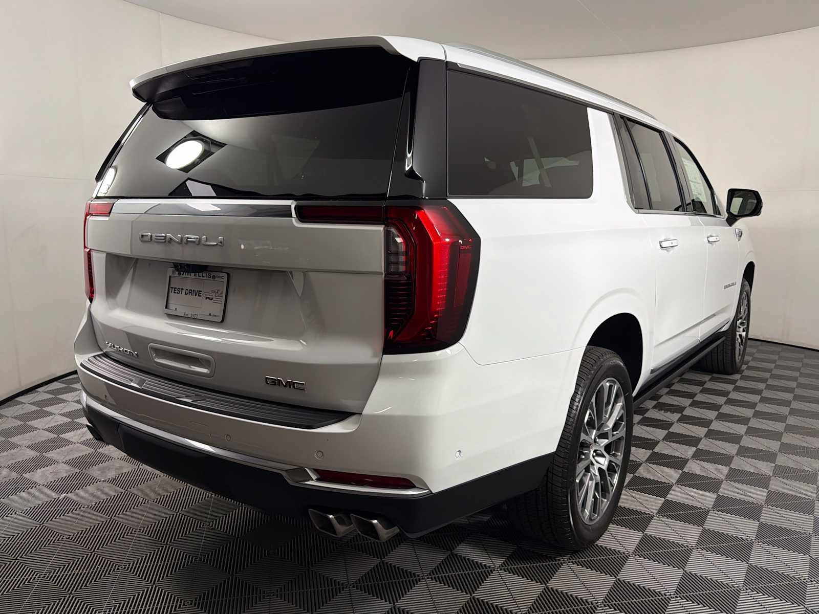 New 2026 GMC Yukon XL Denali w/ Denali Reserve Package AWD/4WD image 6