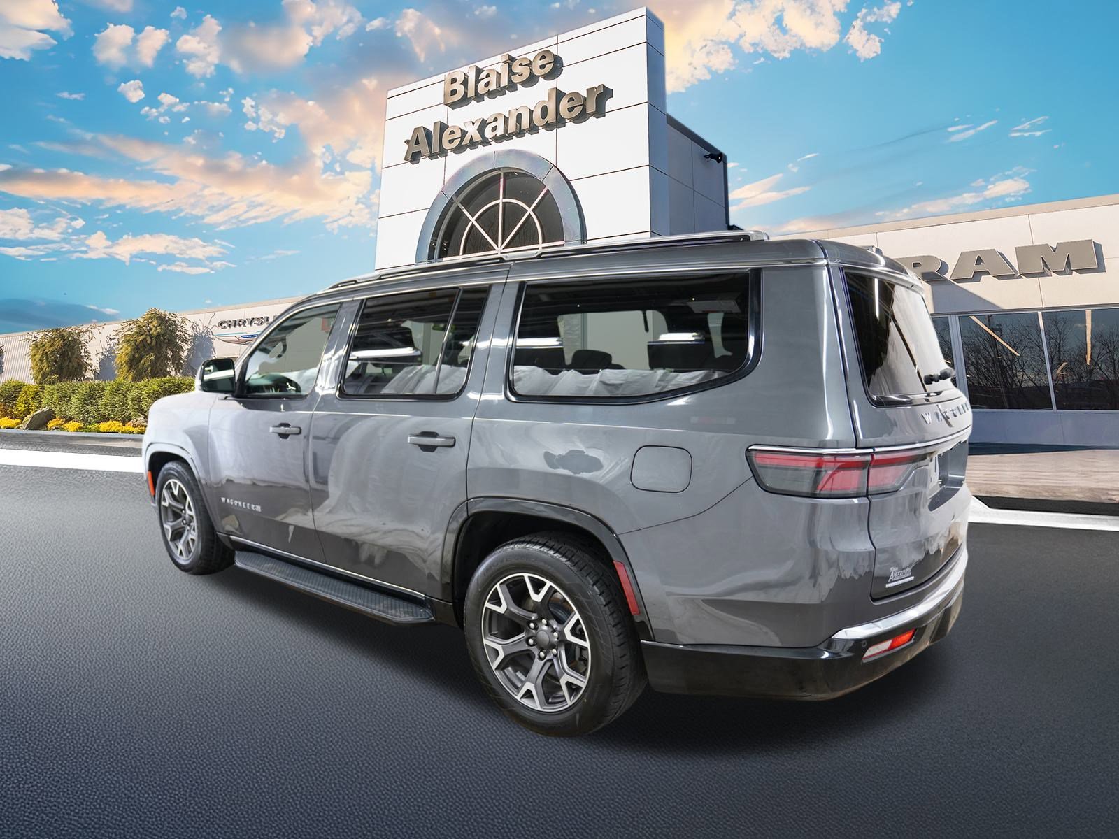 Used 2023 Jeep Wagoneer Series III w/ Preferred Equipment Group image 10