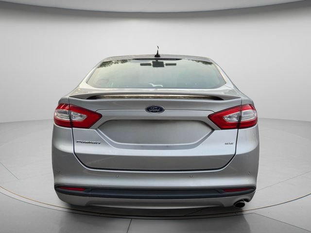 Used 2016 Ford Fusion SE FWD image 5