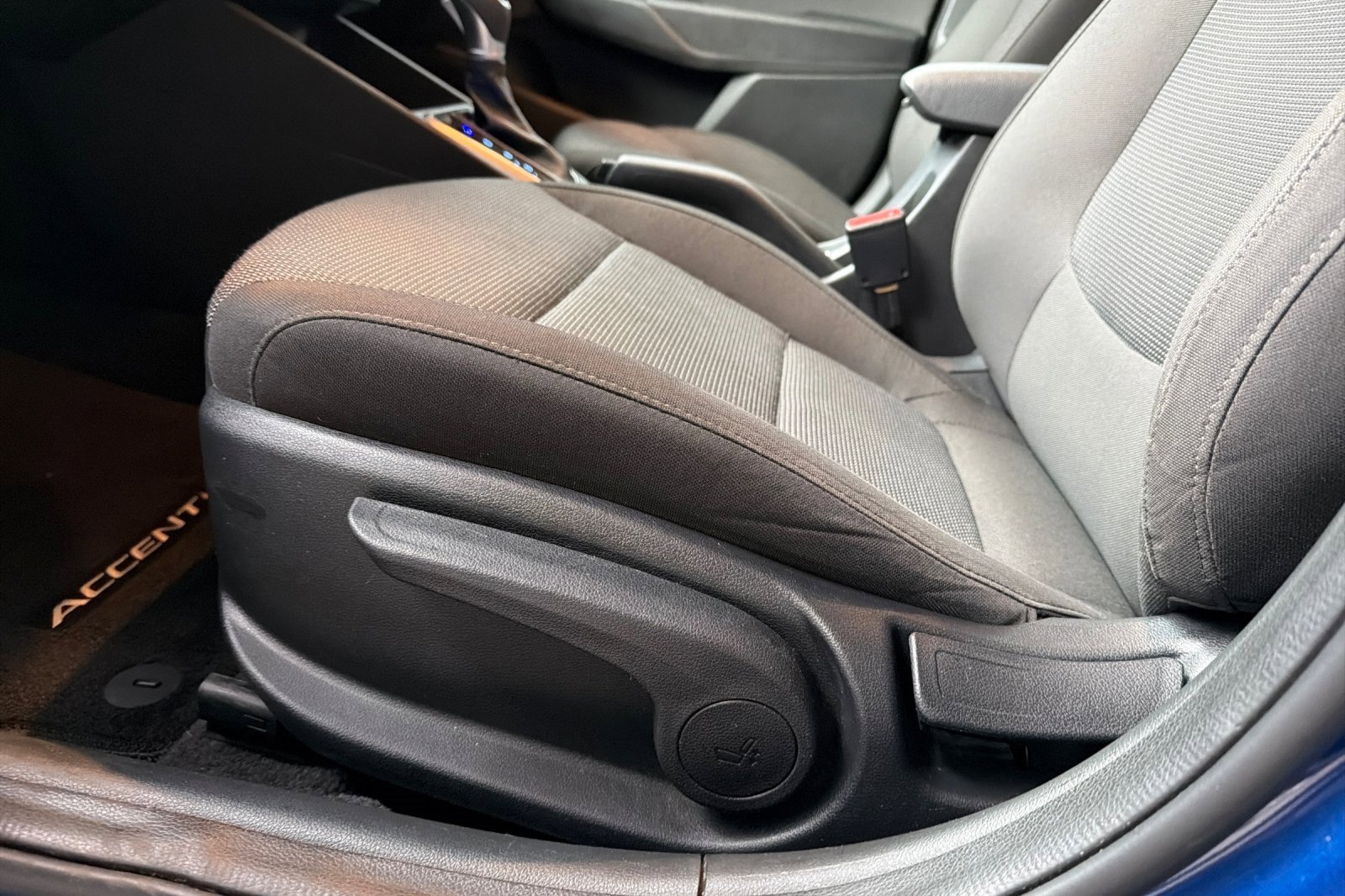 Used 2022 Hyundai Accent SEL image 15