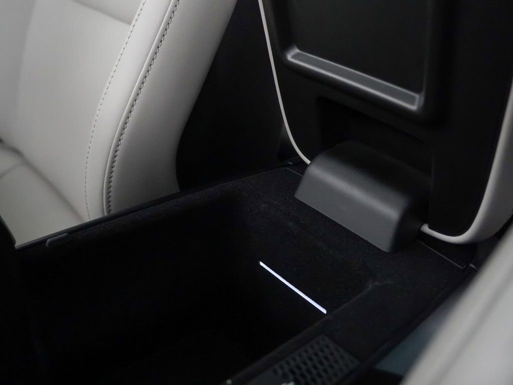 Certified 2022 Porsche Taycan 4S w/ Premium Package image 35