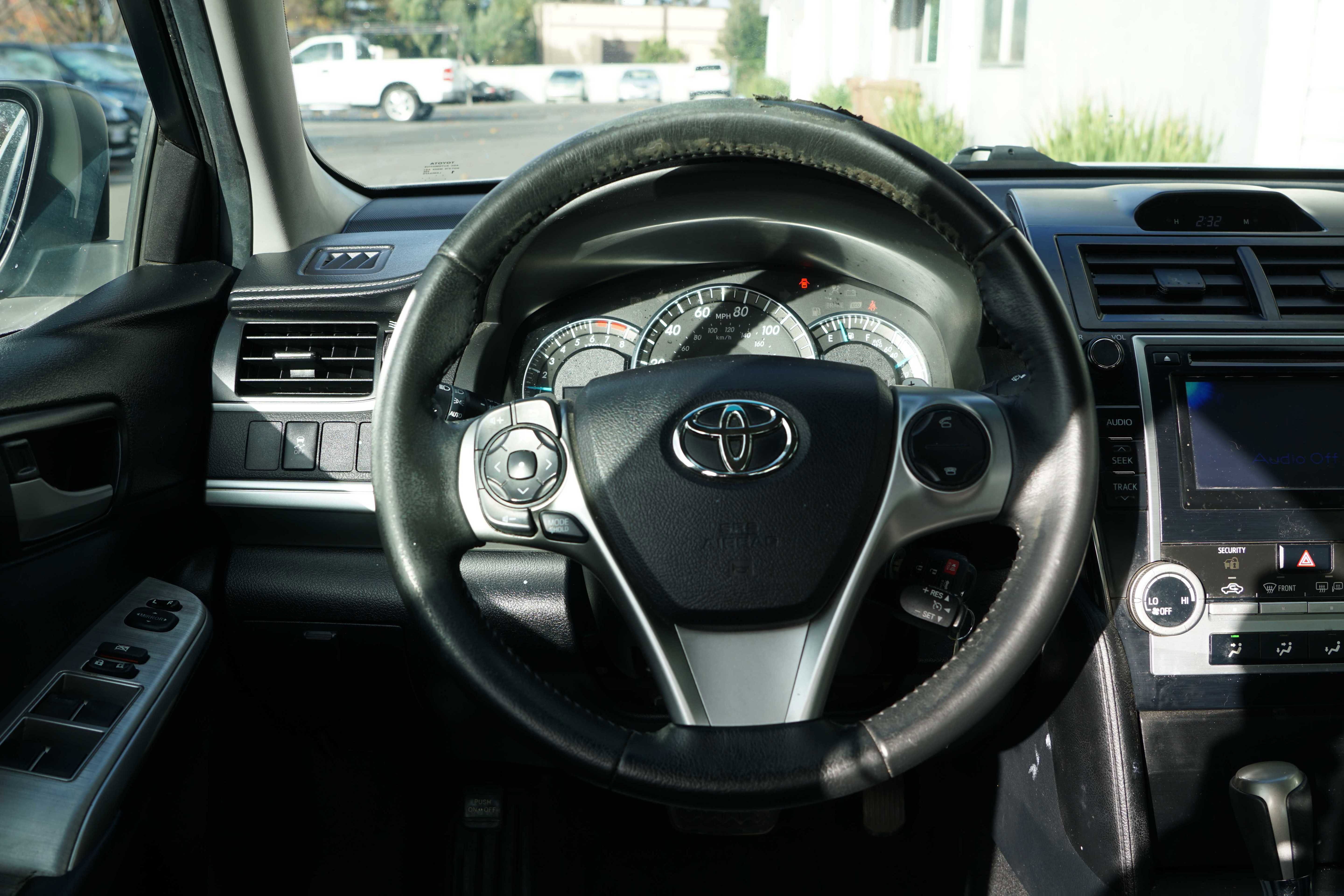Used 2014 Toyota Camry SE image 41