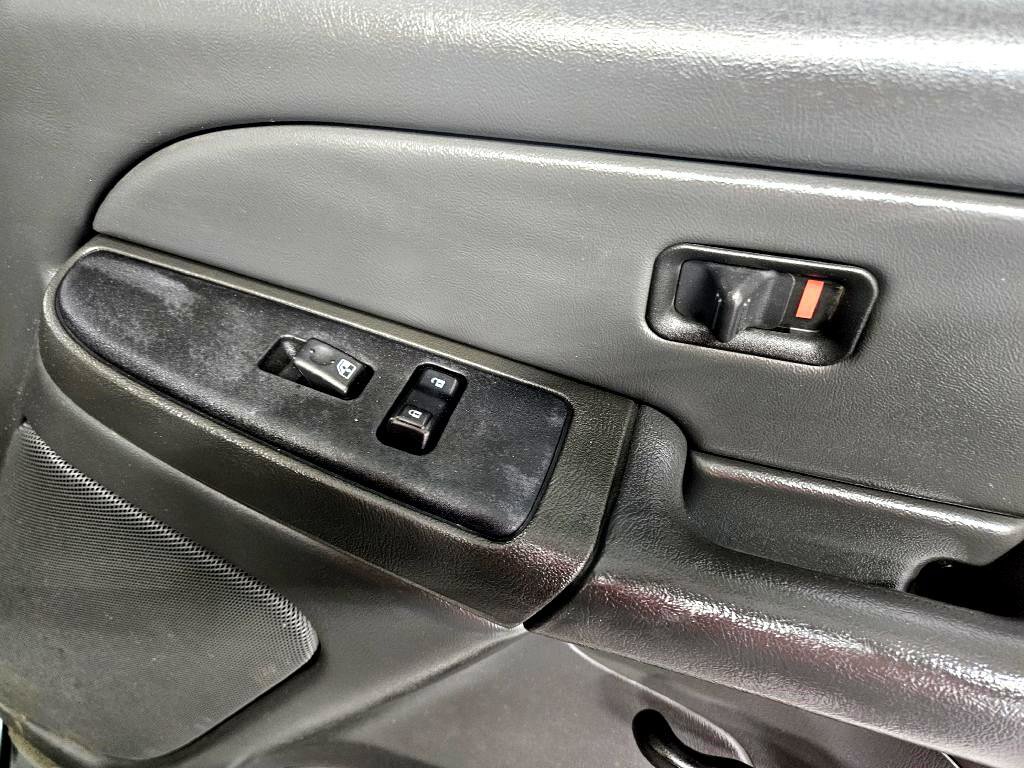 Used 2005 Chevrolet Silverado 1500 4x4 Extended Cab w/ Light Duty Power Package image 11