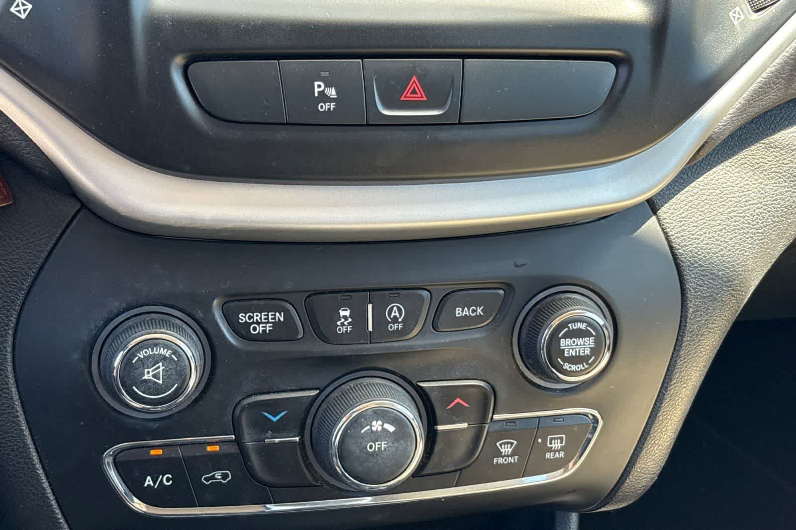 Used 2015 Jeep Cherokee Latitude AWD/4WD image 22