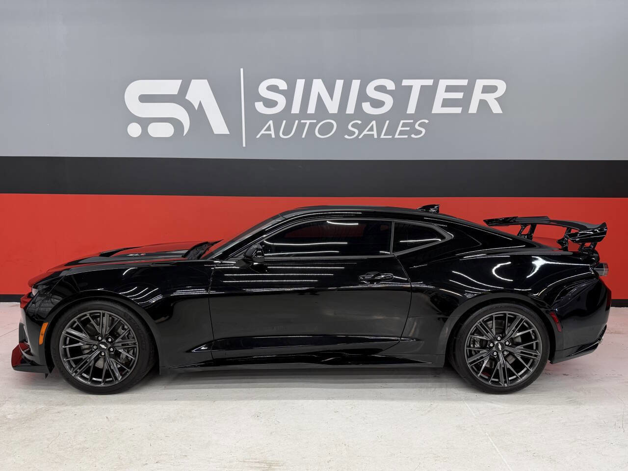 Used 2018 Chevrolet Camaro ZL1 RWD image 15
