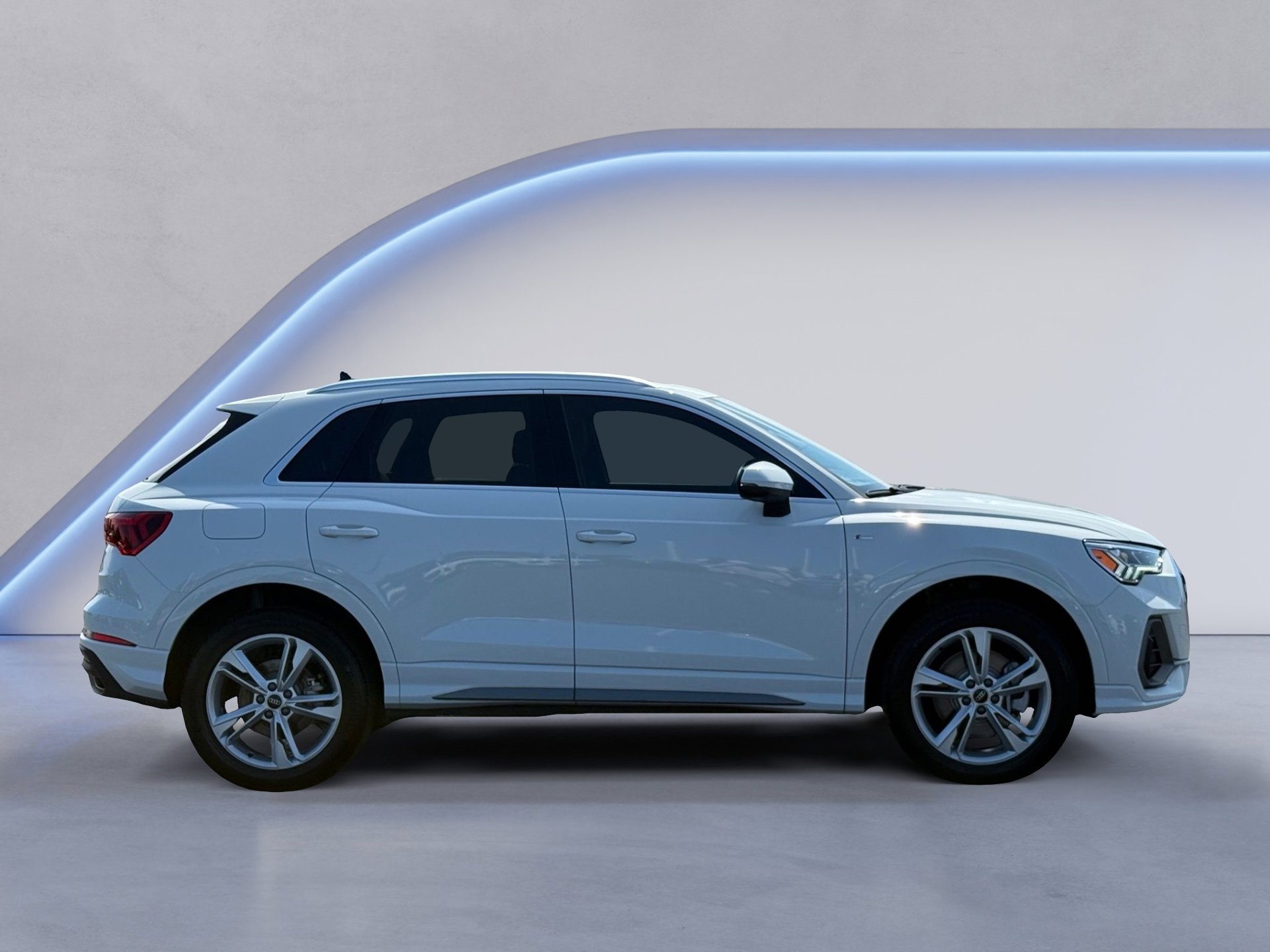 Used 2024 Audi Q3 2.0T Premium Plus w/ Premium Plus Package AWD/4WD image 3