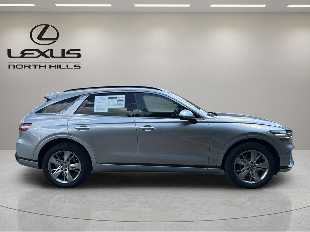 Used 2025 Genesis GV70 3.5T Sport AWD/4WD image 5