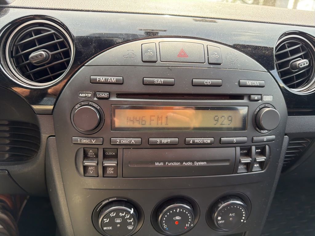 Used 2007 MAZDA MX-5 Miata Touring w/ Appearance Pkg image 13