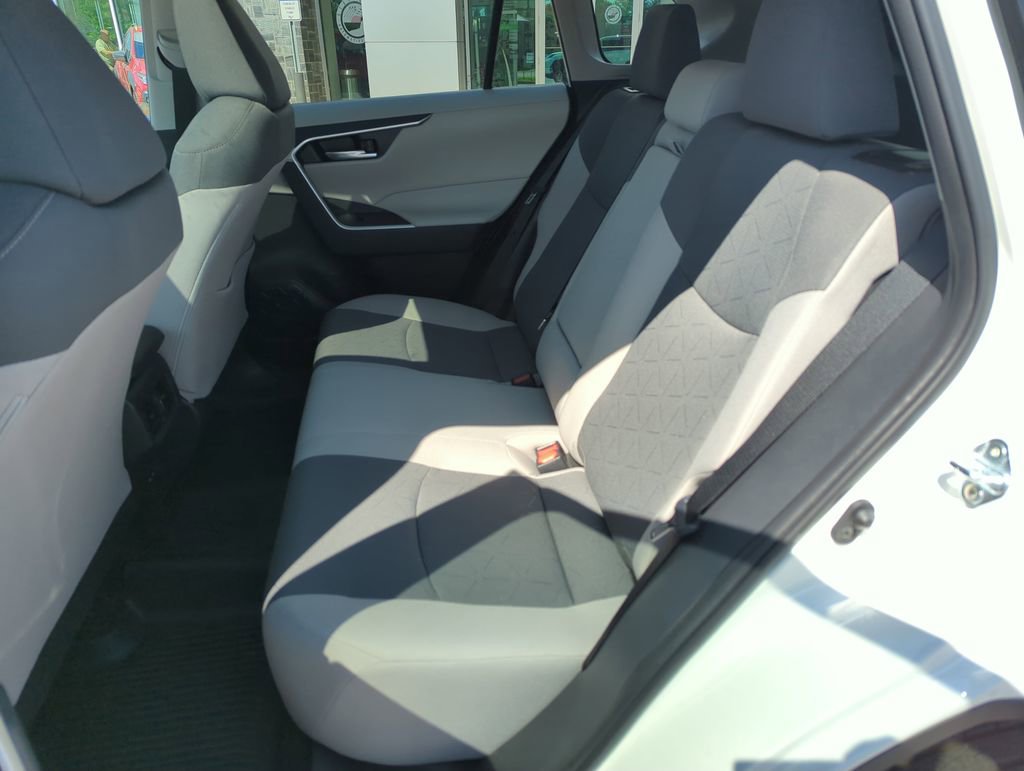 Used 2024 Toyota RAV4 XLE w/ Convenience Package FWD image 30