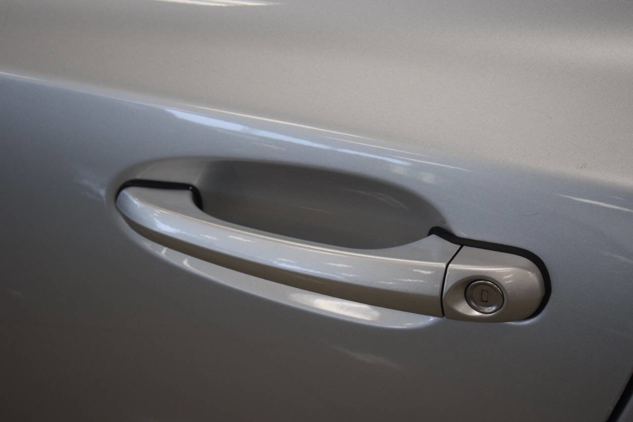 Used 2008 Chrysler Crossfire Limited image 10