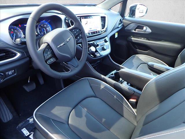 New 2026 Chrysler Pacifica Limited w/ Uconnect Theater Family Group AWD/4WD image 13