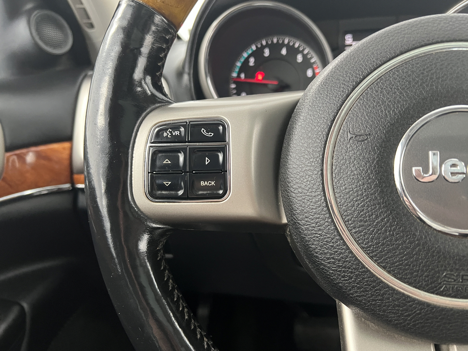 Used 2011 Jeep Grand Cherokee Overland AWD/4WD image 25