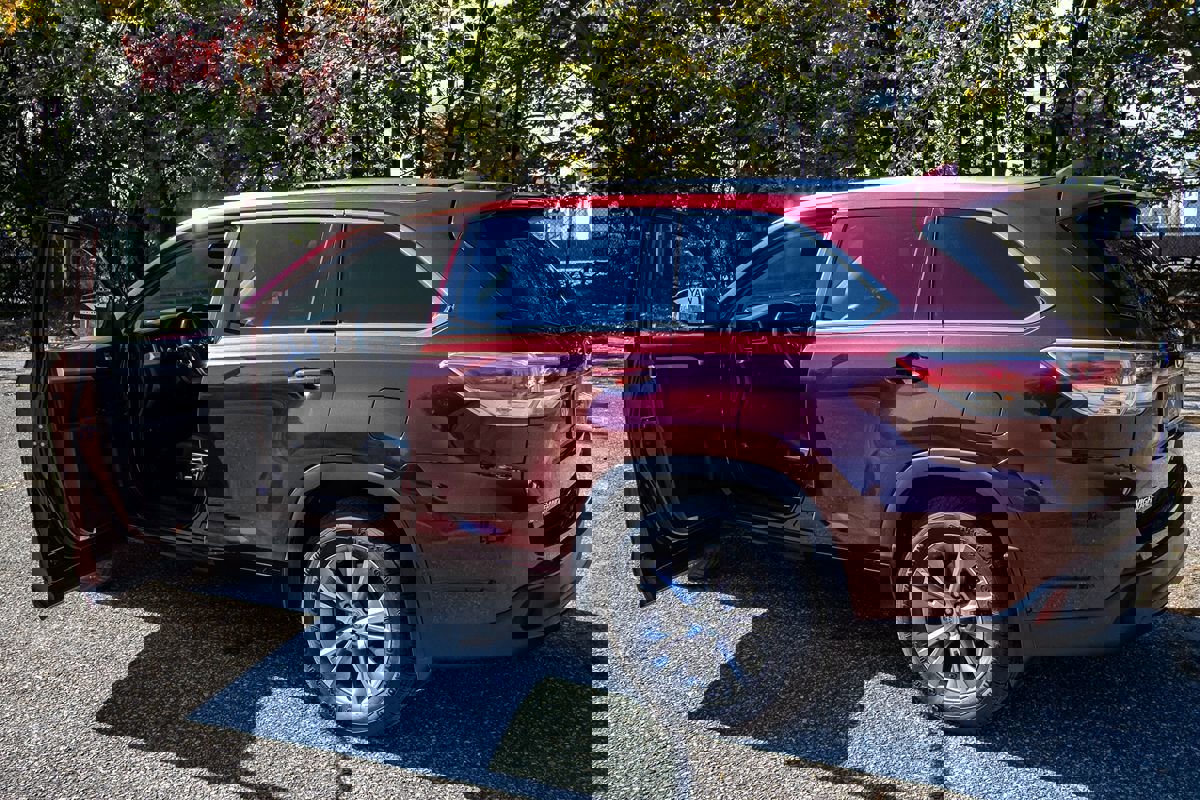 Used 2015 Toyota Highlander XLE image 6