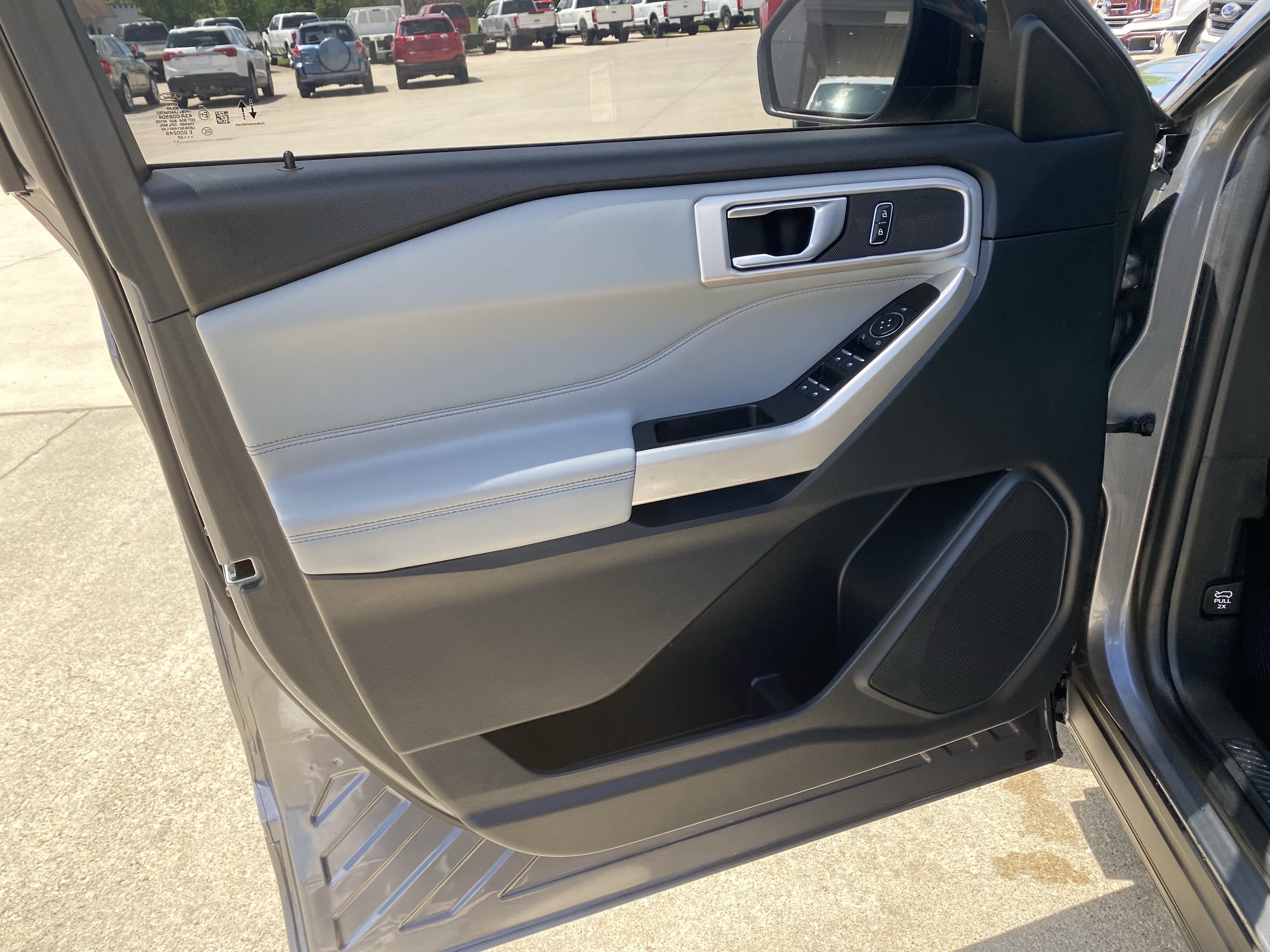 Used 2022 Ford Explorer XLT w/ Equipment Group 202A RWD image 15