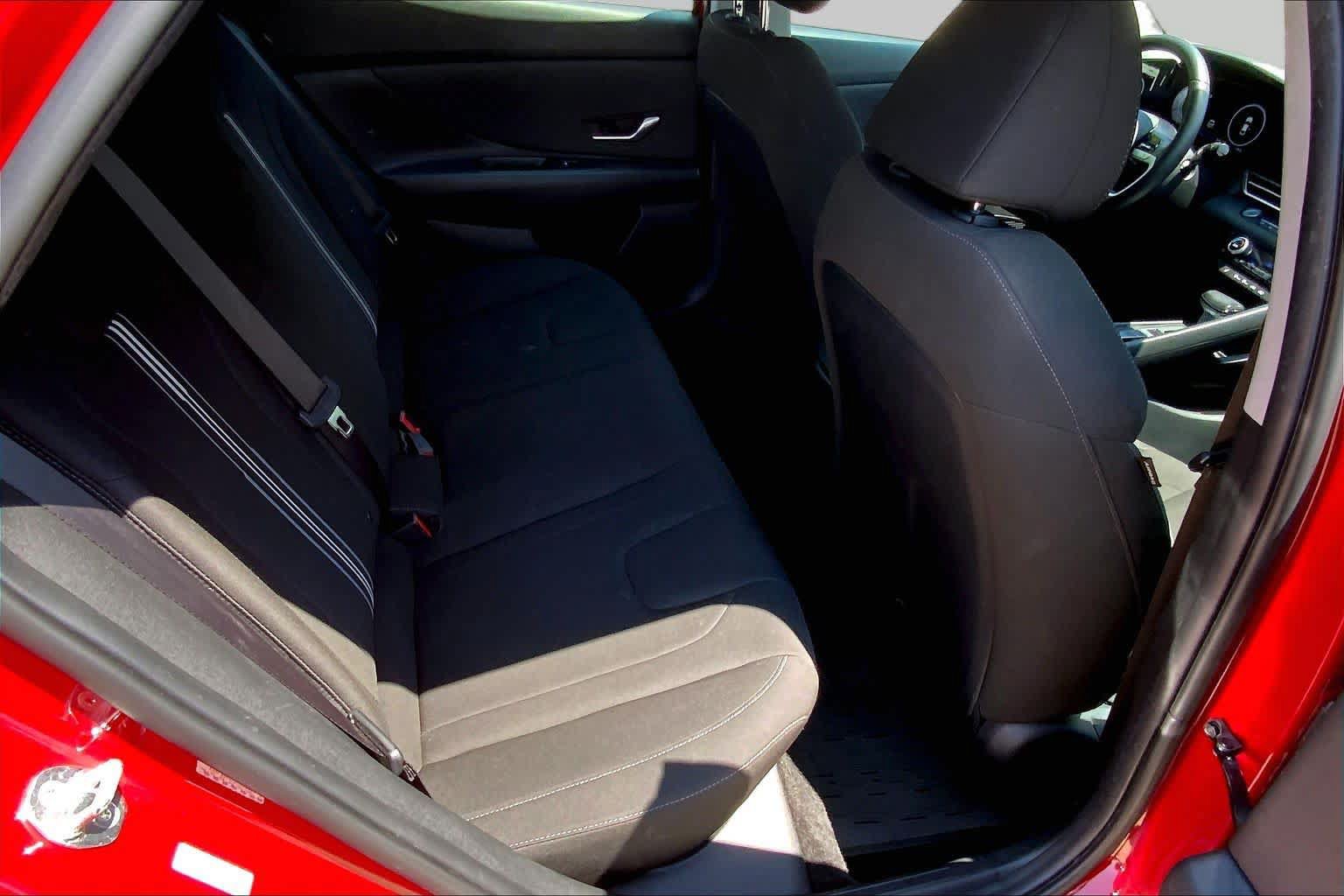 Used 2023 Hyundai Elantra SEL w/ Convenience Package FWD image 19