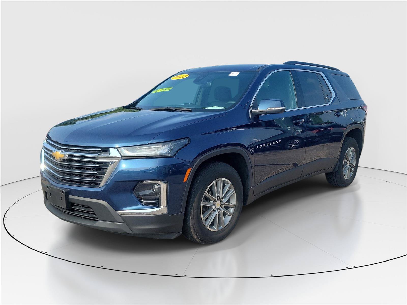 Used 2023 Chevrolet Traverse LT AWD/4WD image 2