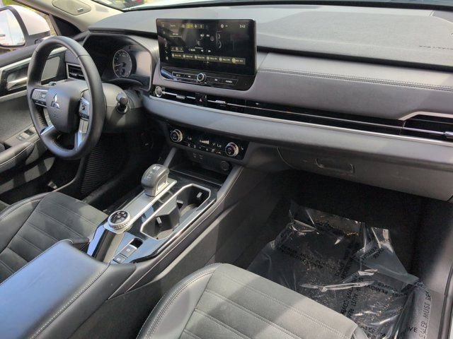 Used 2025 Mitsubishi Outlander SE FWD image 31