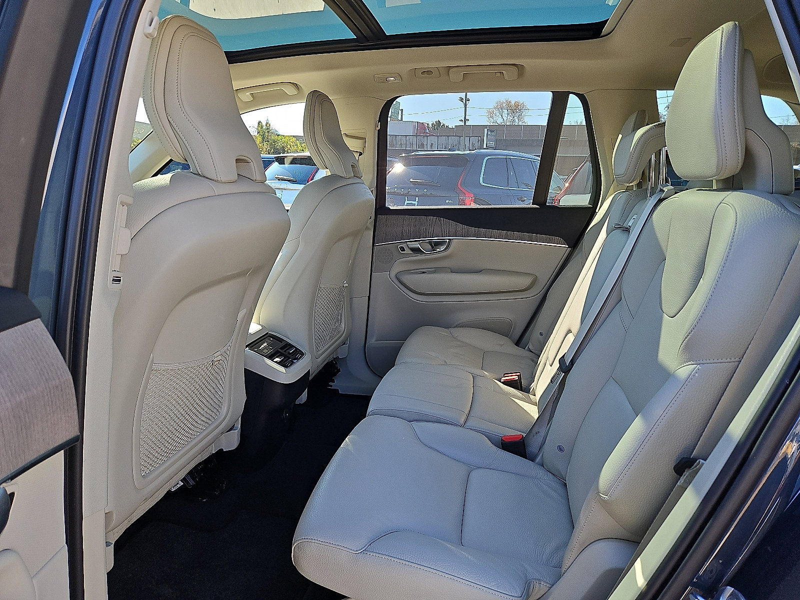 Certified 2024 Volvo XC90 B6 Plus w/ Protection Package Premier image 10