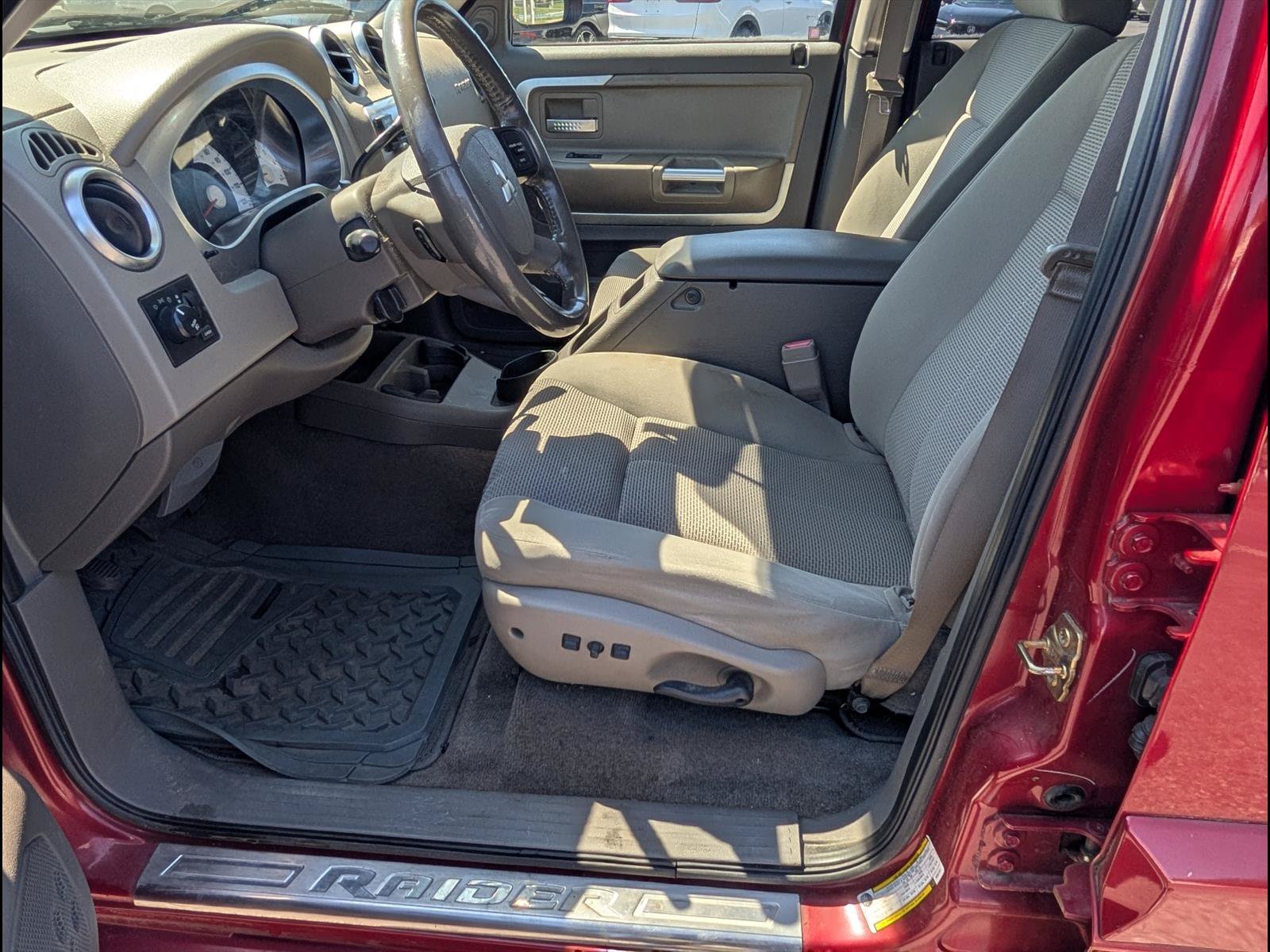 Used 2006 Mitsubishi Raider DuroCross AWD/4WD image 13
