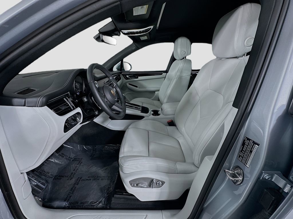 New 2025 Porsche Macan image 5
