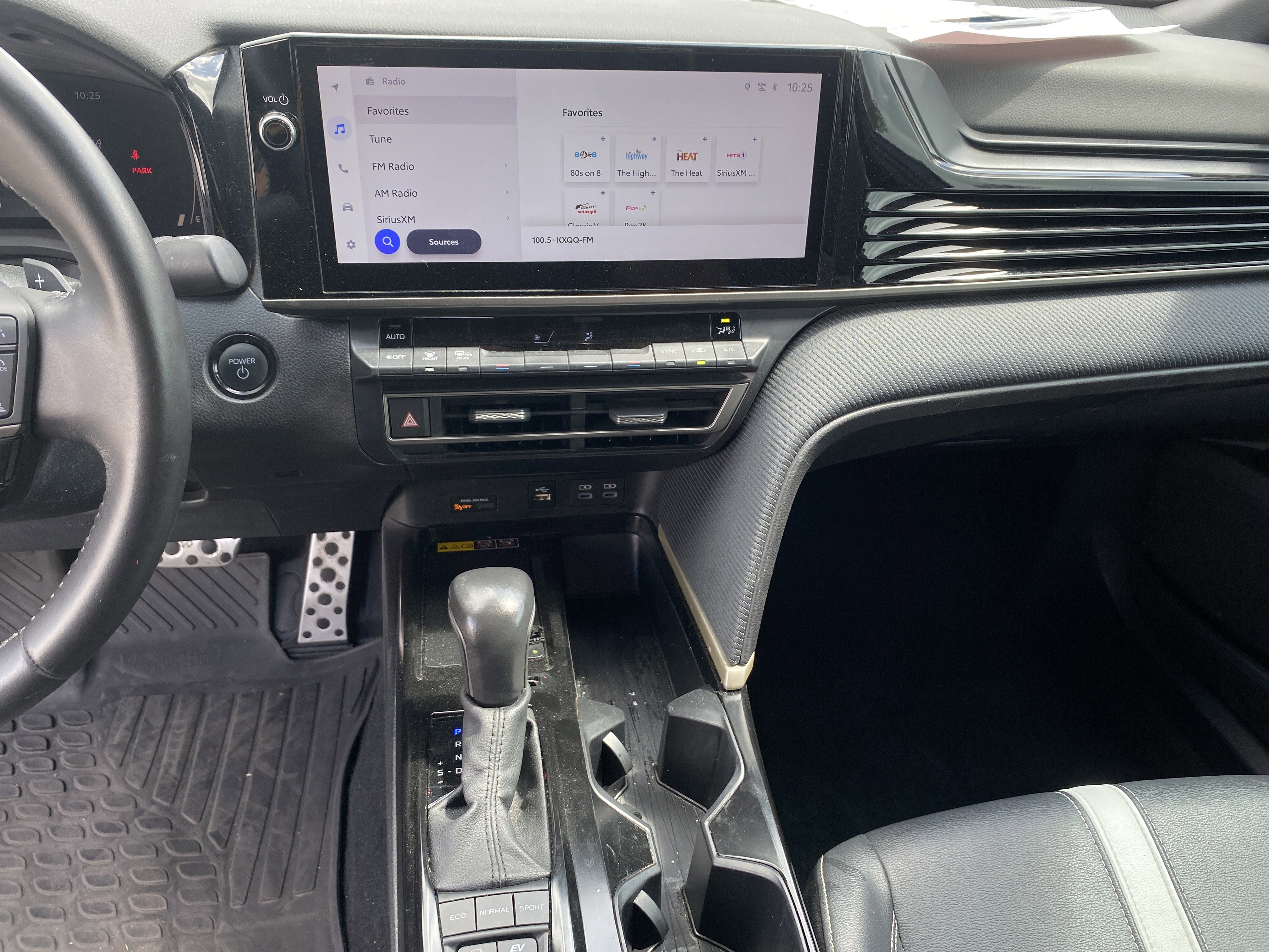 Used 2025 Toyota Camry SE w/ Multimedia Upgrade Package FWD image 13