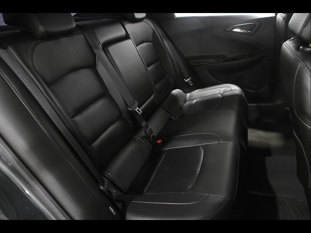 Used 2018 Chevrolet Malibu LT w/ Leather Package FWD image 17