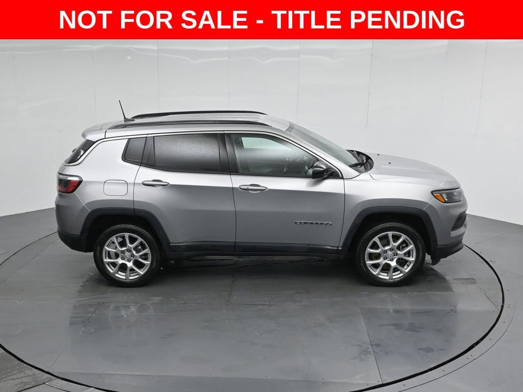 Used 2023 Jeep Compass Latitude image 33
