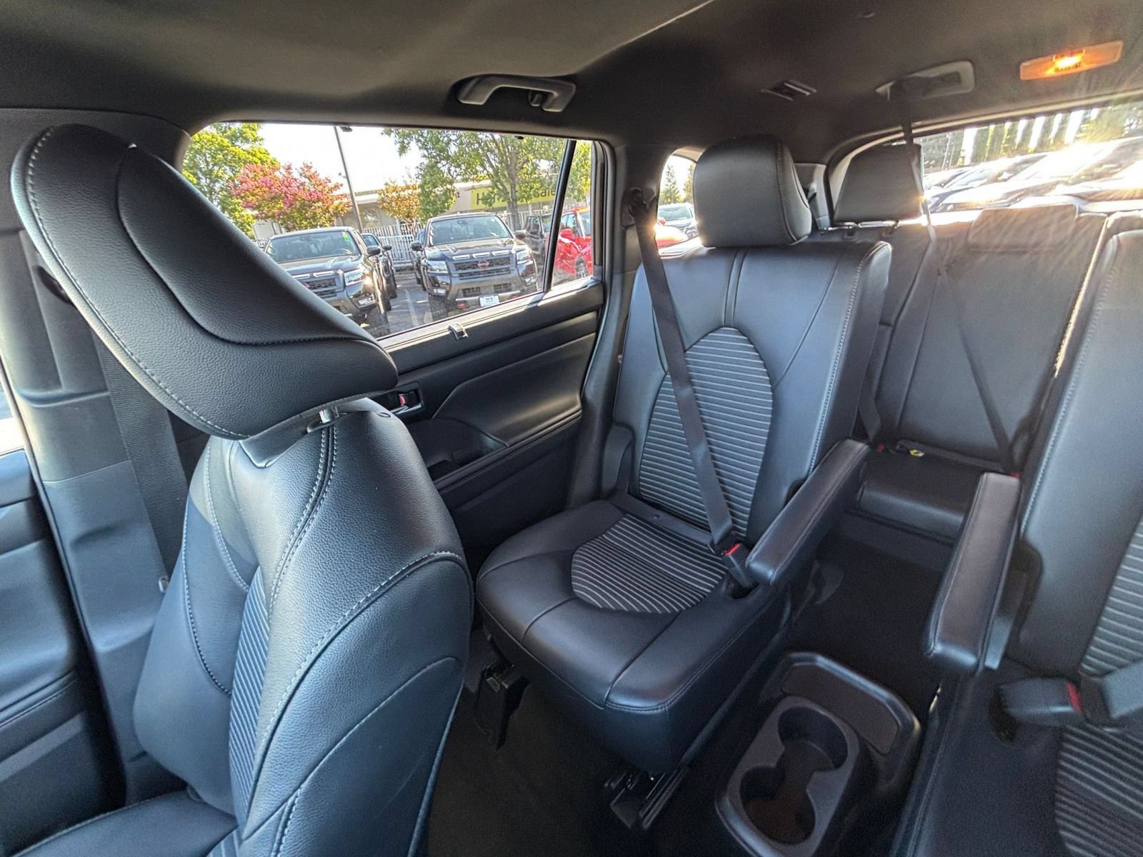 Used 2025 Toyota Highlander XSE AWD/4WD image 38