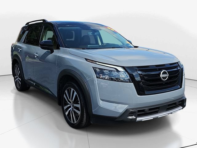 Used 2025 Nissan Pathfinder Platinum FWD image 1
