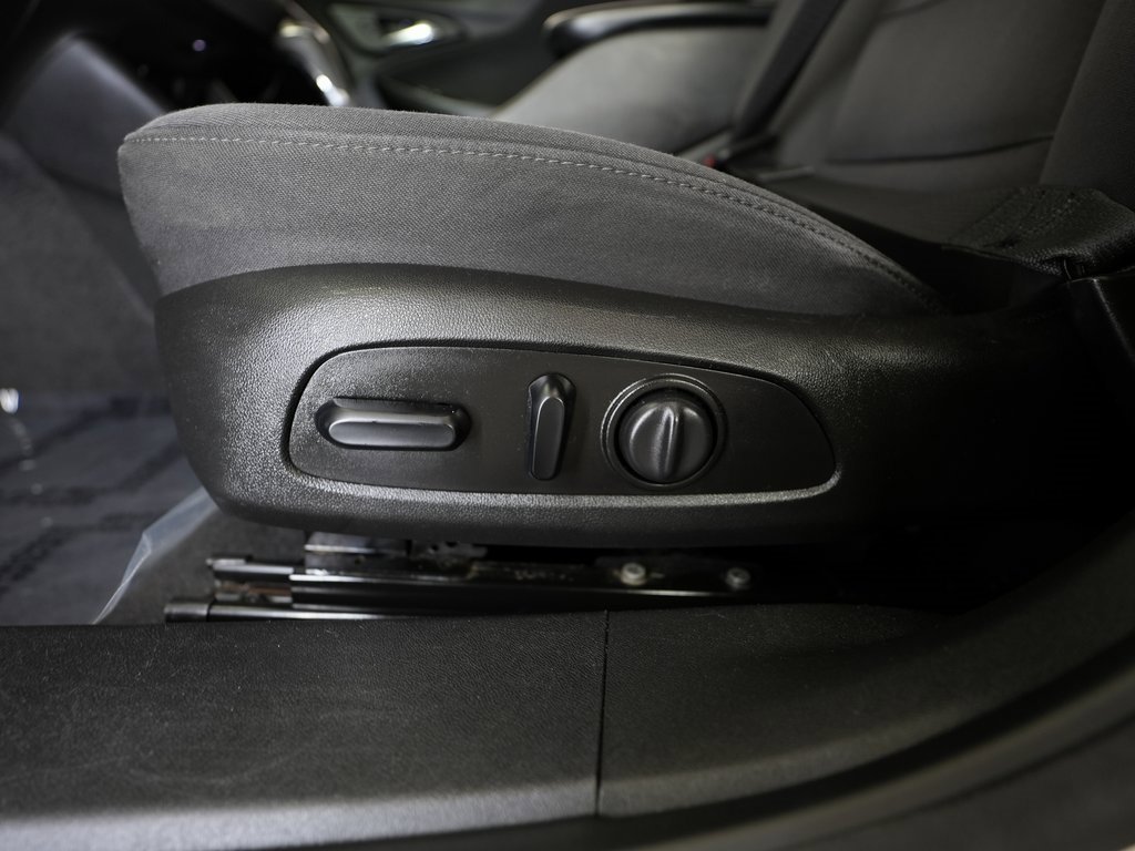 Used 2018 Chevrolet Malibu LT image 31