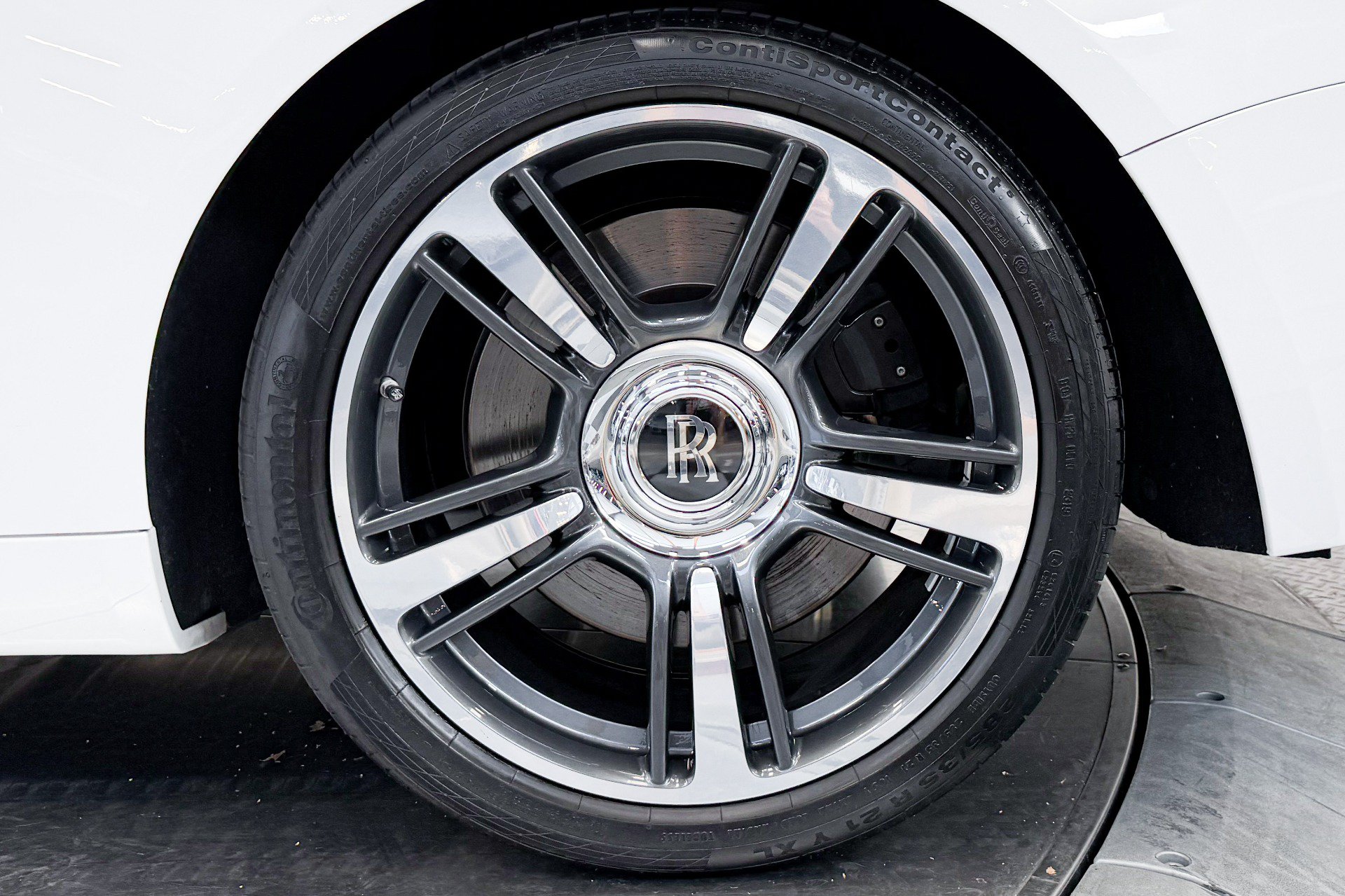 Used 2019 Rolls-Royce Wraith RWD image 12