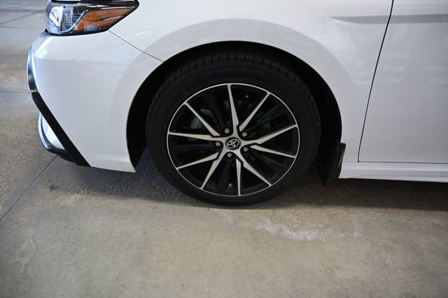 Used 2023 Toyota Camry SE w/ Cold Weather Package image 29