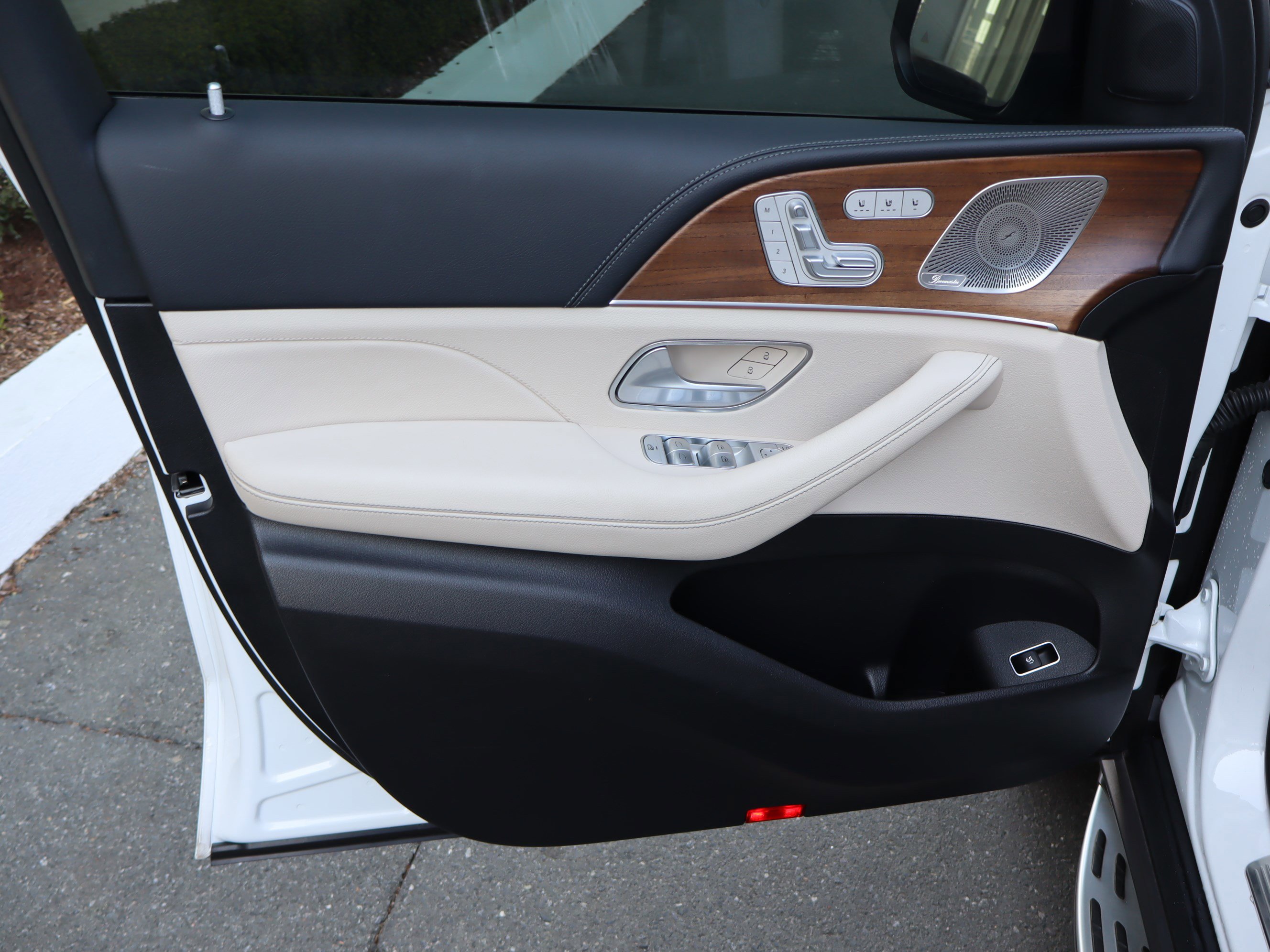 Used 2024 Mercedes-Benz GLS 580 4MATIC image 17