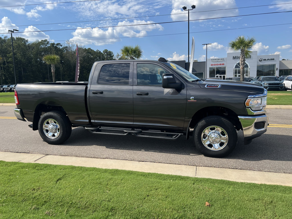 Used 2024 RAM 2500 Tradesman w/ Chrome Appearance Group AWD/4WD image 5