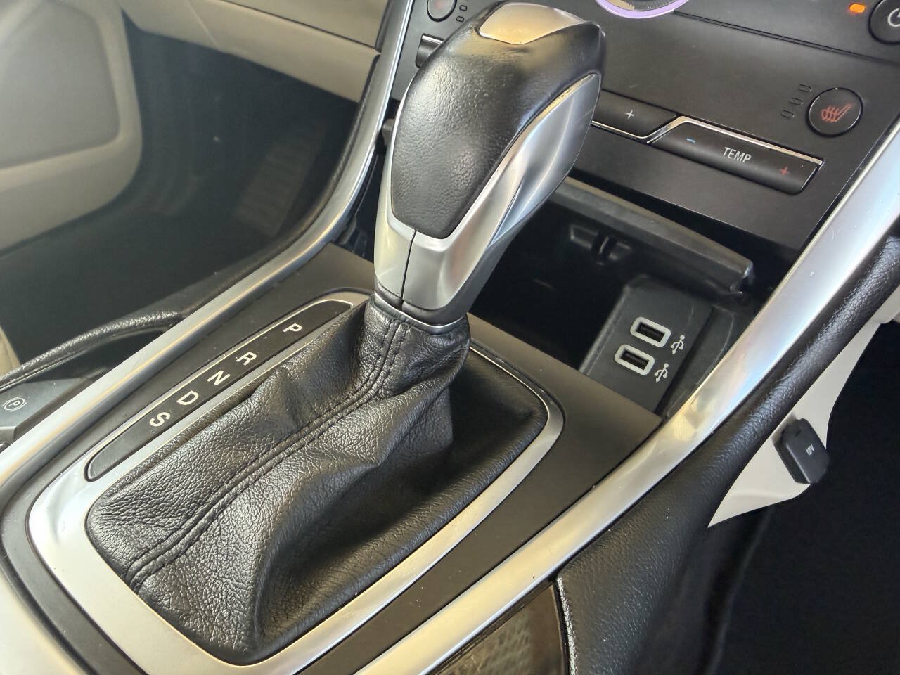 Used 2018 Ford Edge Titanium FWD image 22