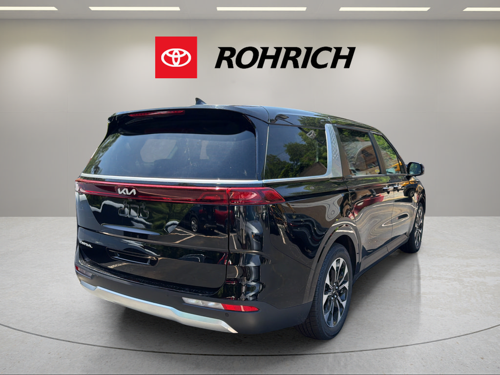Used 2023 Kia Carnival EX FWD image 6